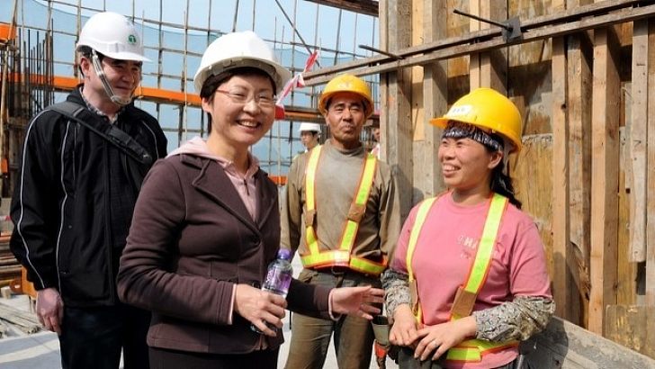 打開門戶,廣納賢才符香港利益